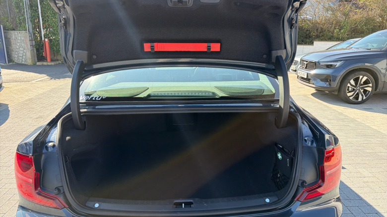 Volvo S90 2.0 D4 Momentum Pro 4dr Geartronic Diesel Saloon